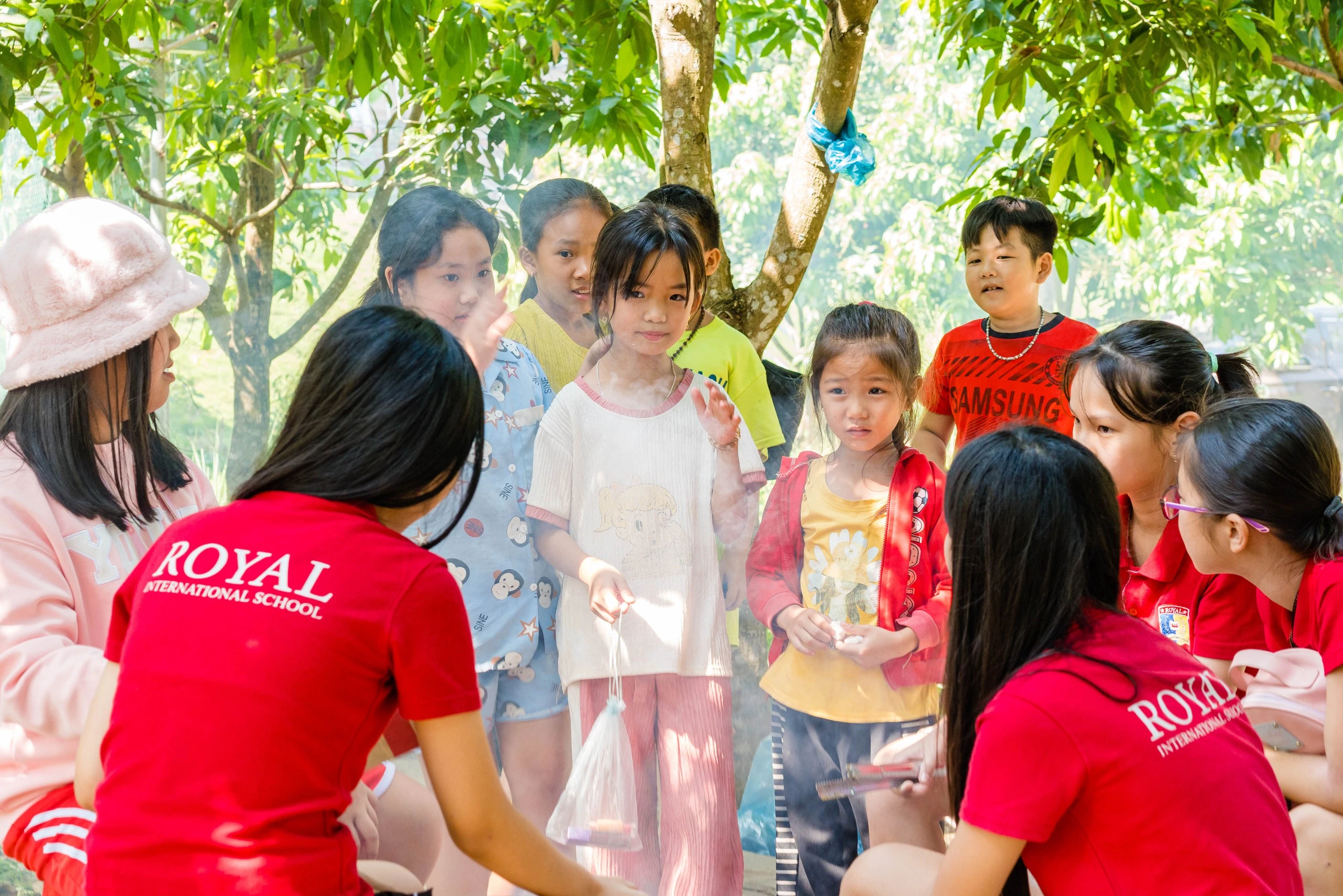 Học sinh Royal School chia sẻ yêu thương, góp Tết diệu kỳ đến cộng đồng: Bài học về lòng nhân ái