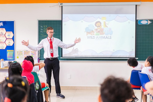 Học sinh Royal School tự tin như diễn giả, hóa thân nhân vật kể chuyện tiếng Anh