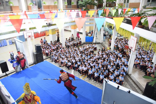 Học sinh TP.HCM học hát cải lương với NSND Tấn Giao và NSƯT Tâm Tâm Học sinh TP.HCM học hát cải lương với NSND Tấn Giao và NSƯT Tâm Tâm