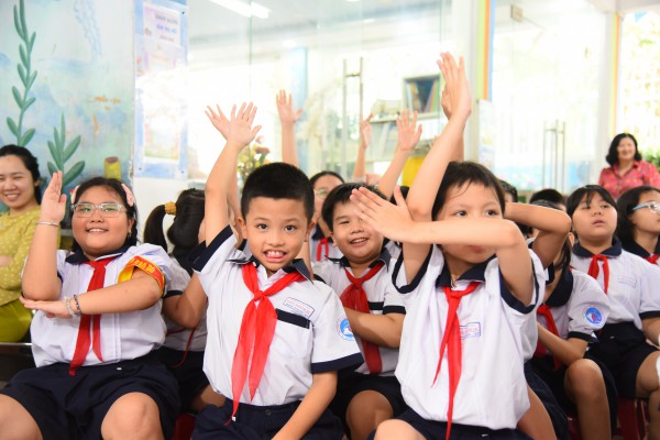 Học sinh TP.HCM học hát cải lương với NSND Tấn Giao và NSƯT Tâm Tâm Học sinh TP.HCM học hát cải lương với NSND Tấn Giao và NSƯT Tâm Tâm