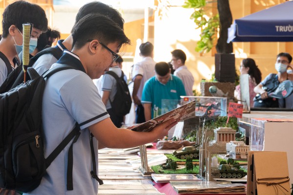 Học sinh cải biên vở cải lương 'Khách sạn Hào Hoa' thành kịch để học lịch sử