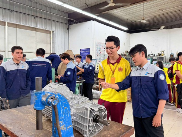 Học sinh định vị bản thân qua hướng nghiệp xuyên suốt từ lớp 9 đến 12