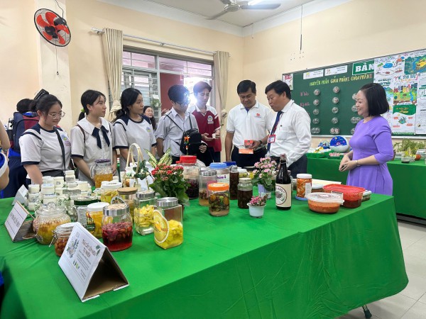 Học sinh định vị bản thân qua hướng nghiệp xuyên suốt từ lớp 9 đến 12