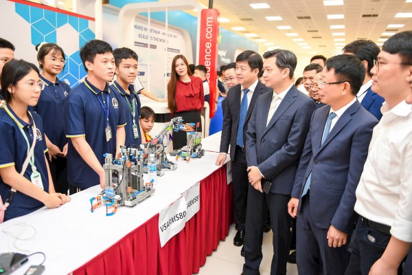 Học sinh giành nhiều giải thưởng tại vòng chung kết quốc gia STEM, AI và Robotics