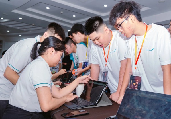 Học sinh 'kể chuyện' về môi trường bằng nghệ thuật sắp đặt từ rác thải