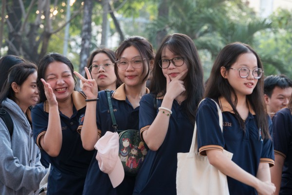 Học sinh lớp 12 'căng mình' ôn 4-5 kỳ thi để tìm đường vào đại học