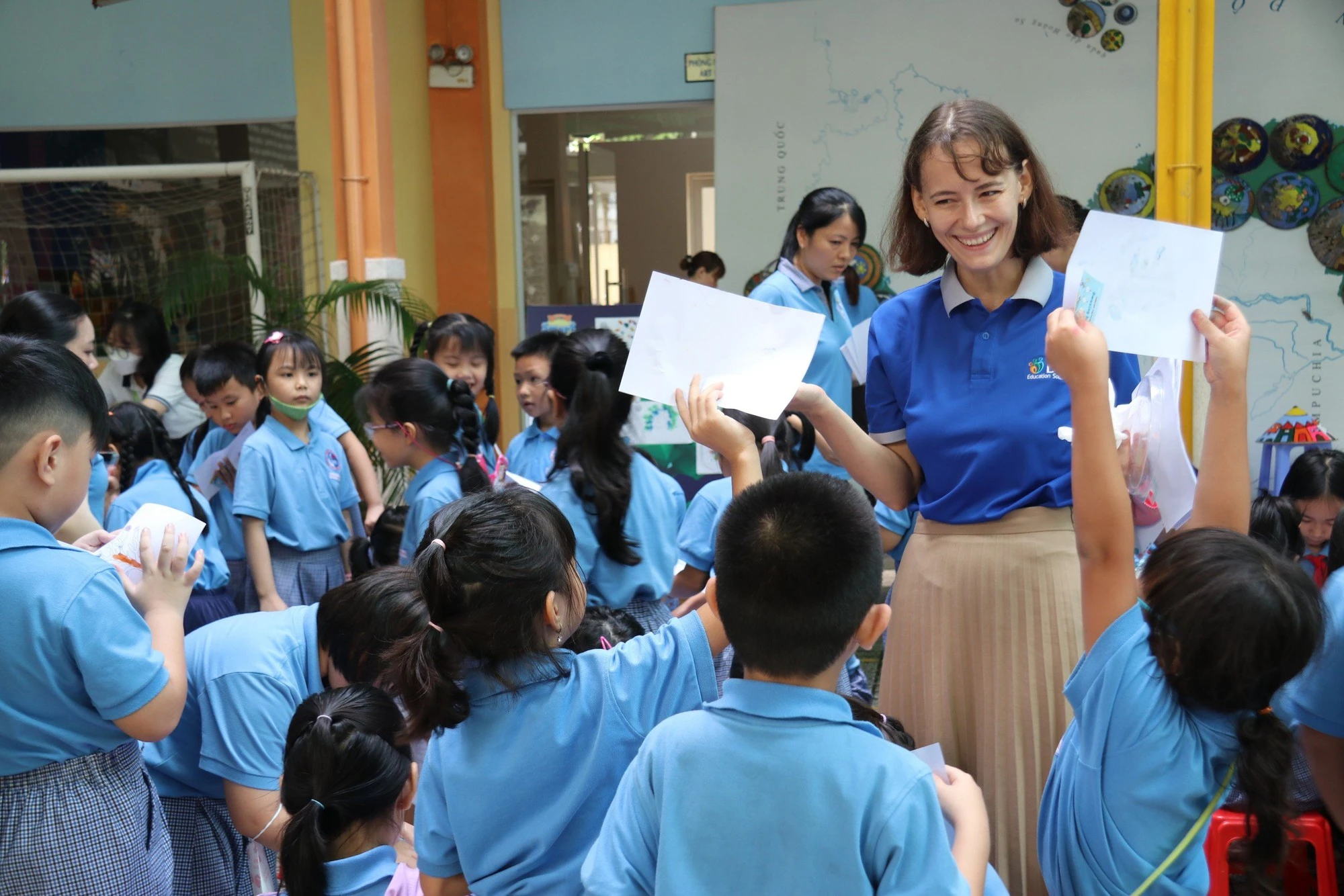 Học sinh nói tiếng Anh, làm tên lửa Học sinh nói tiếng Anh, làm tên lửa