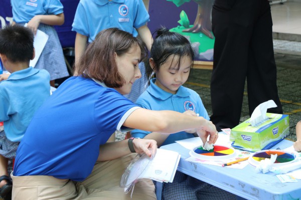 Học sinh nói tiếng Anh, làm tên lửa Học sinh nói tiếng Anh, làm tên lửa