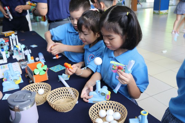 Học sinh nói tiếng Anh, làm tên lửa Học sinh nói tiếng Anh, làm tên lửa