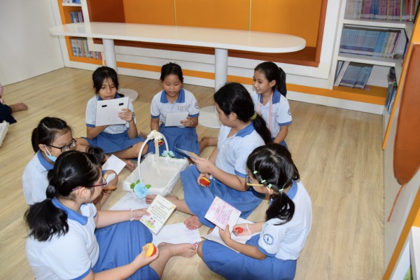 Học sinh tiểu học trổ tài làm thơ