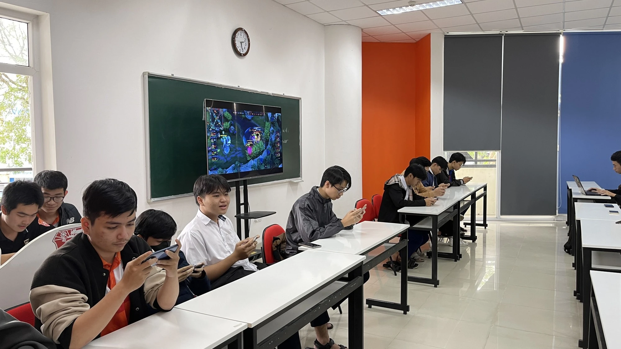 Học sinh tìm hiểu trí tuệ nhân tạo qua game và robot Học sinh tìm hiểu trí tuệ nhân tạo qua game và robot