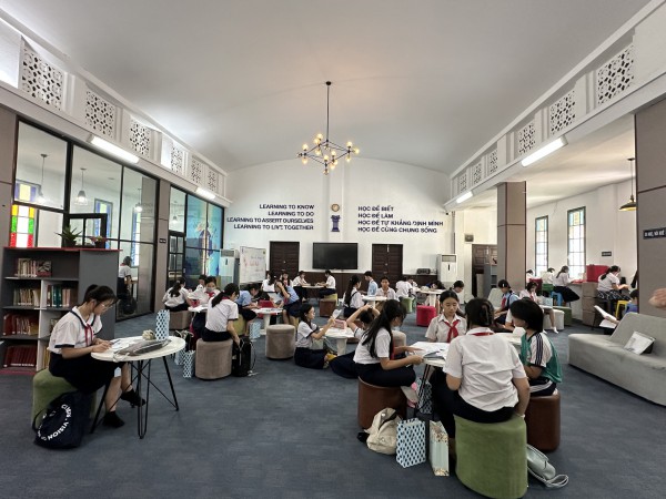 Học sinh trải nghiệm hoạt động 'Lớn lên cùng sách' để thêm yêu nơi mình đang sống