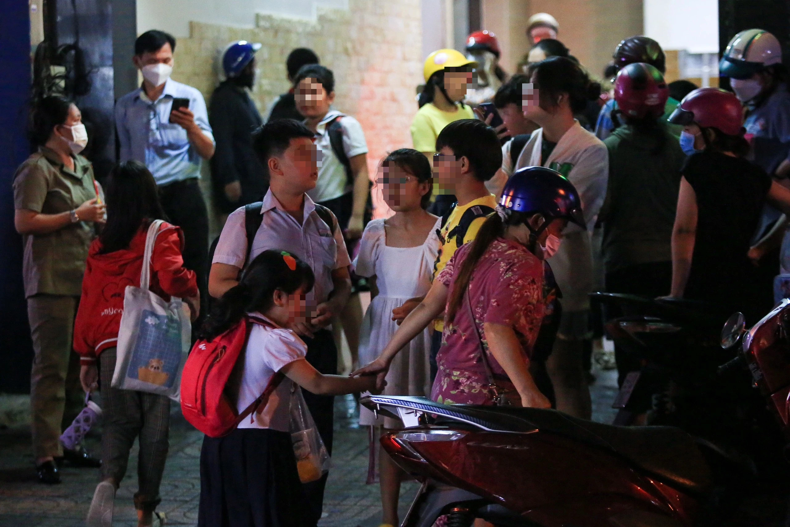 Học thêm 'vì chương trình nặng'? Học thêm 'vì chương trình nặng'?