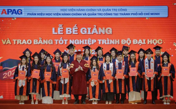 Hơn 300 sinh viên Phân hiệu Học viện Hành chính và Quản trị công TP.HCM tốt nghiệp Hơn 300 sinh viên Phân hiệu Học viện Hành chính và Quản trị công TP.HCM tốt nghiệp
