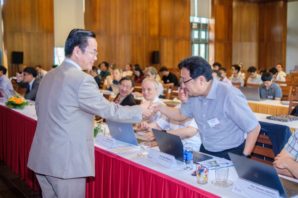 Hơn 60 chuyên gia quốc tế bàn cách lập mạng lưới kính hiển vi cho Việt Nam Hơn 60 chuyên gia quốc tế bàn cách lập mạng lưới kính hiển vi cho Việt Nam