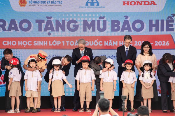 Honda Việt Nam đóng góp tích cực vào tỷ lệ đội mũ bảo hiểm của trẻ em Honda Việt Nam đóng góp tích cực vào tỷ lệ đội mũ bảo hiểm của trẻ em