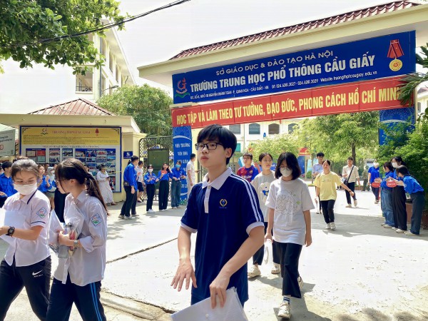 Kết thúc kỳ thi vào lớp 10: Văn 