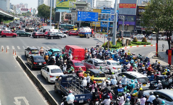 Kẹt xe, tắc đường, vượt đèn đỏ, dùng như thế nào trong tiếng Anh?