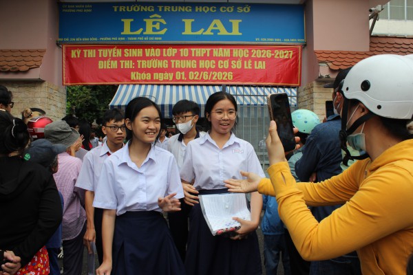 Khen đề văn lớp 10, thí sinh TP.HCM nói 'Sở GD-ĐT tặng quà 1.6 quá đã' Khen đề văn lớp 10, thí sinh TP.HCM nói 'Sở GD-ĐT tặng quà 1.6 quá đã'