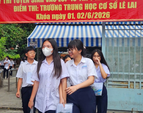 Khen đề văn lớp 10, thí sinh TP.HCM nói 'Sở GD-ĐT tặng quà 1.6 quá đã' Khen đề văn lớp 10, thí sinh TP.HCM nói 'Sở GD-ĐT tặng quà 1.6 quá đã'
