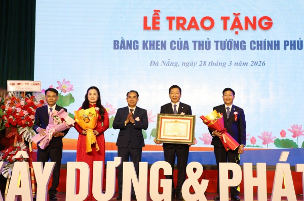 Khi AI 'gõ cửa' giảng đường, Đại học Đà Nẵng đẩy mạnh đào tạo số thông minh Khi AI 'gõ cửa' giảng đường, Đại học Đà Nẵng đẩy mạnh đào tạo số thông minh