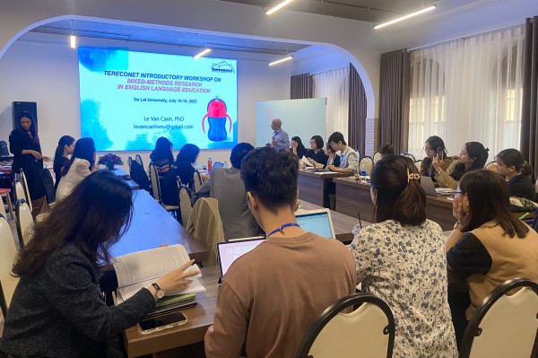 Khi thầy cô U.40 cũng đi... học hè Khi thầy cô U.40 cũng đi... học hè