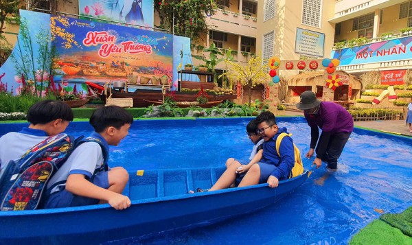 Khi thầy cô mong học trò bỏ điện thoại xuống và hiểu tết