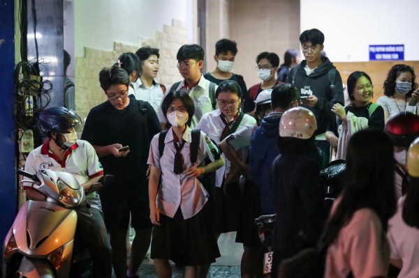 Khó quản được dạy thêm ngoài nhà trường Khó quản được dạy thêm ngoài nhà trường