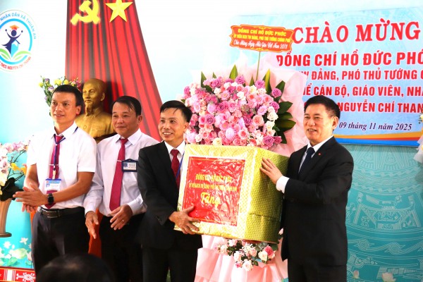 Khởi công trường dân tộc nội trú liên cấp ở vùng biên giới Lâm Đồng, Đắk Lắk Khởi công trường dân tộc nội trú liên cấp ở vùng biên giới Lâm Đồng, Đắk Lắk