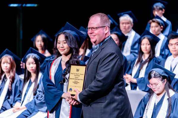 Khởi nghiệp khi học phổ thông và hành trình tạo giá trị của nữ sinh Gen Z Khởi nghiệp khi học phổ thông và hành trình tạo giá trị của nữ sinh Gen Z