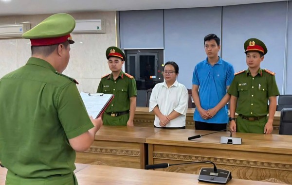 Khởi tố 3 đối tượng bán sách điện tử tiếng Anh lậu