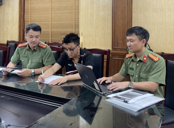 Khởi tố vụ án 2 thí sinh dùng AI giải đề thi tốt nghiệp THPT Khởi tố vụ án 2 thí sinh dùng AI giải đề thi tốt nghiệp THPT