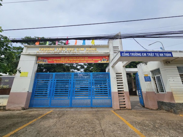 Không dạy nhưng vẫn nhận tiền đứng lớp, một hiệu trưởng tại TP.HCM bị kỷ luật Không dạy nhưng vẫn nhận tiền đứng lớp, một hiệu trưởng tại TP.HCM bị kỷ luật