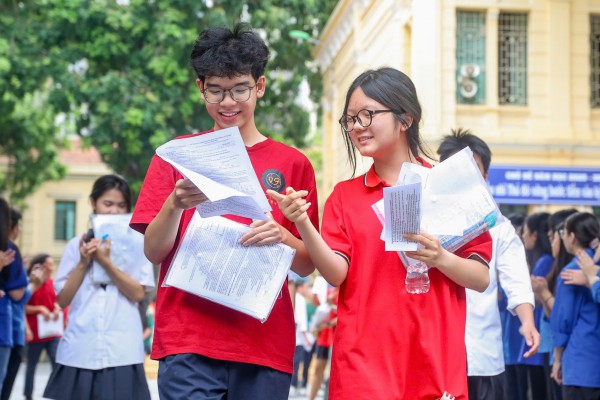 Không thể làm tốt thi tiếng Anh nếu chỉ học trong chương trình