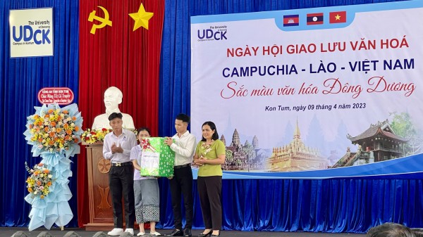 Kon Tum: Tổ chức tết cổ truyền cho lưu học sinh Lào, Campuchia