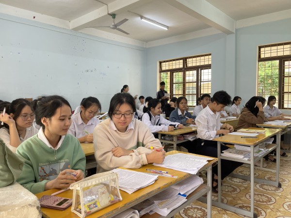 Kon Tum hỗ trợ học sinh có hoàn cảnh khó khăn thi tốt nghiệp THPT Kon Tum hỗ trợ học sinh có hoàn cảnh khó khăn thi tốt nghiệp THPT