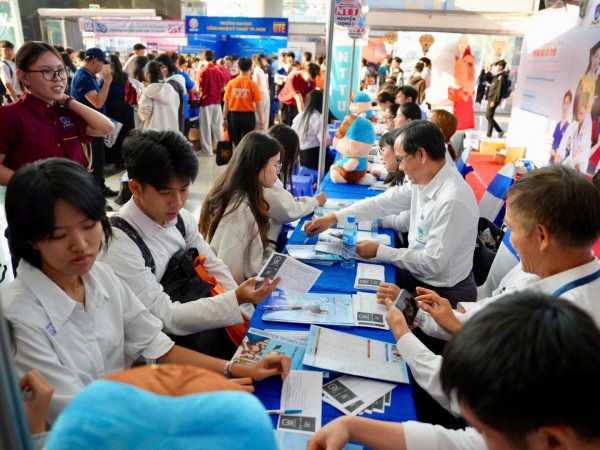 Kỷ nguyên AI: Chọn ngành truyền thống hay theo xu thế mới? Kỷ nguyên AI: Chọn ngành truyền thống hay theo xu thế mới?