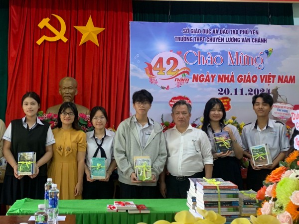 'Lạ đời' chuyện thầy cô tặng quà cho học sinh nhân ngày Nhà giáo Việt Nam