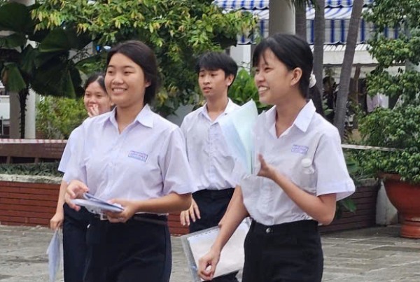 Lần đầu thi chung đề văn lớp 10 TP.HCM, học sinh Bà Rịa, Hồ Tràm nói gì? Lần đầu thi chung đề văn lớp 10 TP.HCM, học sinh Bà Rịa, Hồ Tràm nói gì?