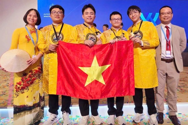 Lần đầu tiên học sinh Việt Nam giành 4 huy chương vàng Olympic hóa học quốc tế Lần đầu tiên học sinh Việt Nam giành 4 huy chương vàng Olympic hóa học quốc tế