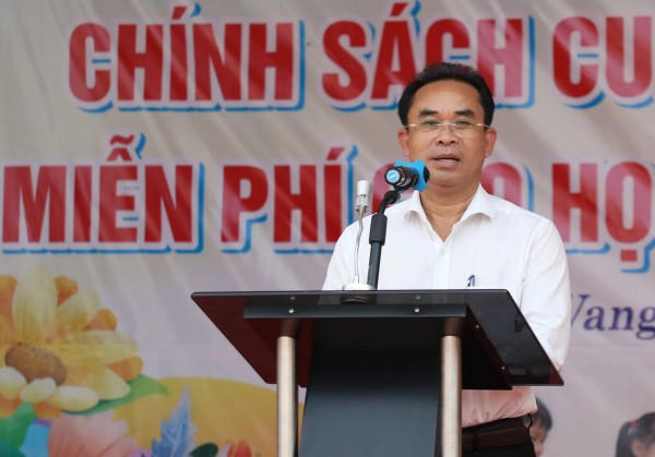 Lần đầu tiên ở Việt Nam, xã cung cấp miễn phí sách giáo khoa cho học sinh