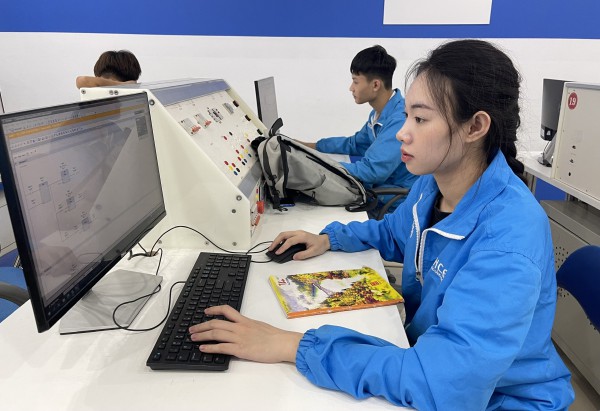 Liên thông từ ĐH về CĐ, trung cấp: Đáp ứng nhu cầu học tập trong bối cảnh mới