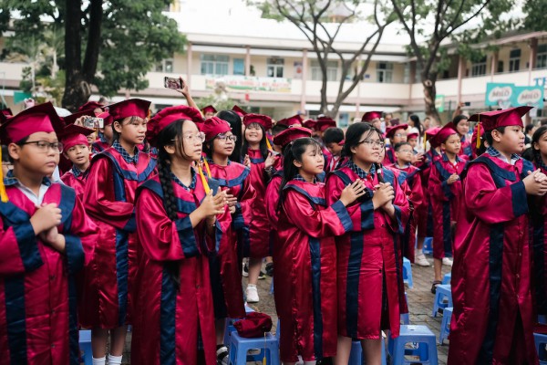 Lứa học sinh vào lớp 1 đúng đại dịch Covid-19 nay đã hoàn thành tiểu học