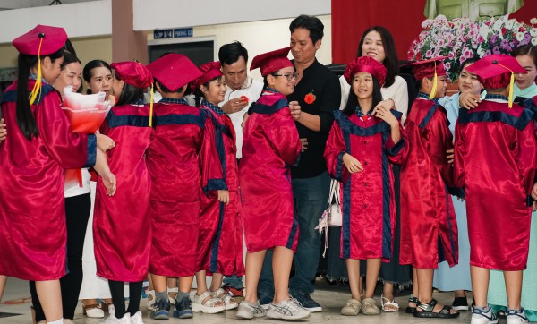 Lứa học sinh vào lớp 1 đúng đại dịch Covid-19 nay đã hoàn thành tiểu học