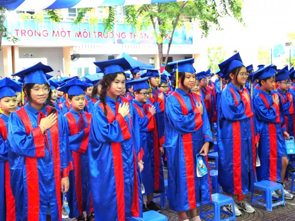 Lứa học sinh vào lớp 1 đúng đại dịch Covid-19 nay đã hoàn thành tiểu học