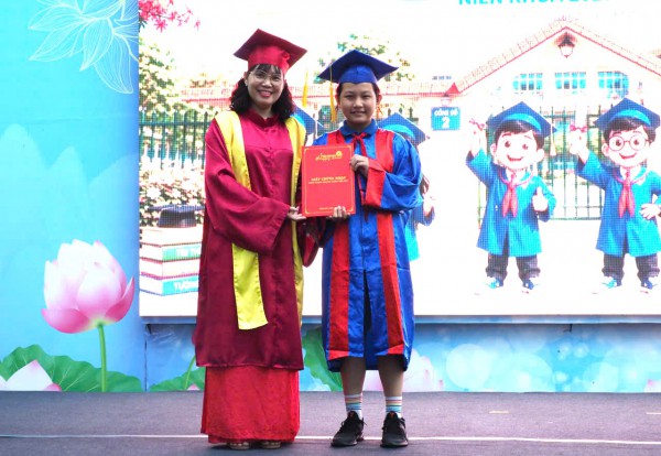 Lứa học sinh vào lớp 1 đúng đại dịch Covid-19 nay đã hoàn thành tiểu học
