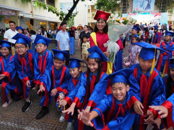 Lứa học sinh vào lớp 1 đúng đại dịch Covid-19 nay đã hoàn thành tiểu học