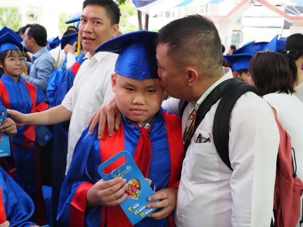 Lứa học sinh vào lớp 1 đúng đại dịch Covid-19 nay đã hoàn thành tiểu học