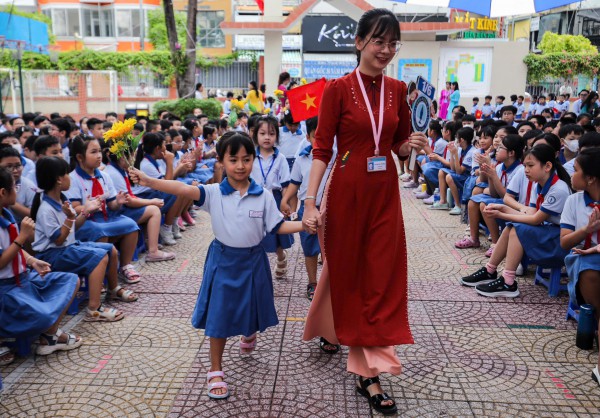Lương giáo viên tiểu học tăng ra sao từ 1.7.2026? Lương giáo viên tiểu học tăng ra sao từ 1.7.2026?