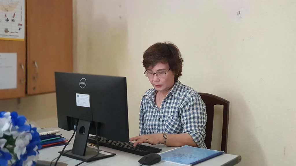 Má Tuyết một tay của trẻ hòa nhập